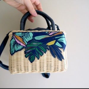 Straw Basket Crossbody Bag Navy
Natural Leaves